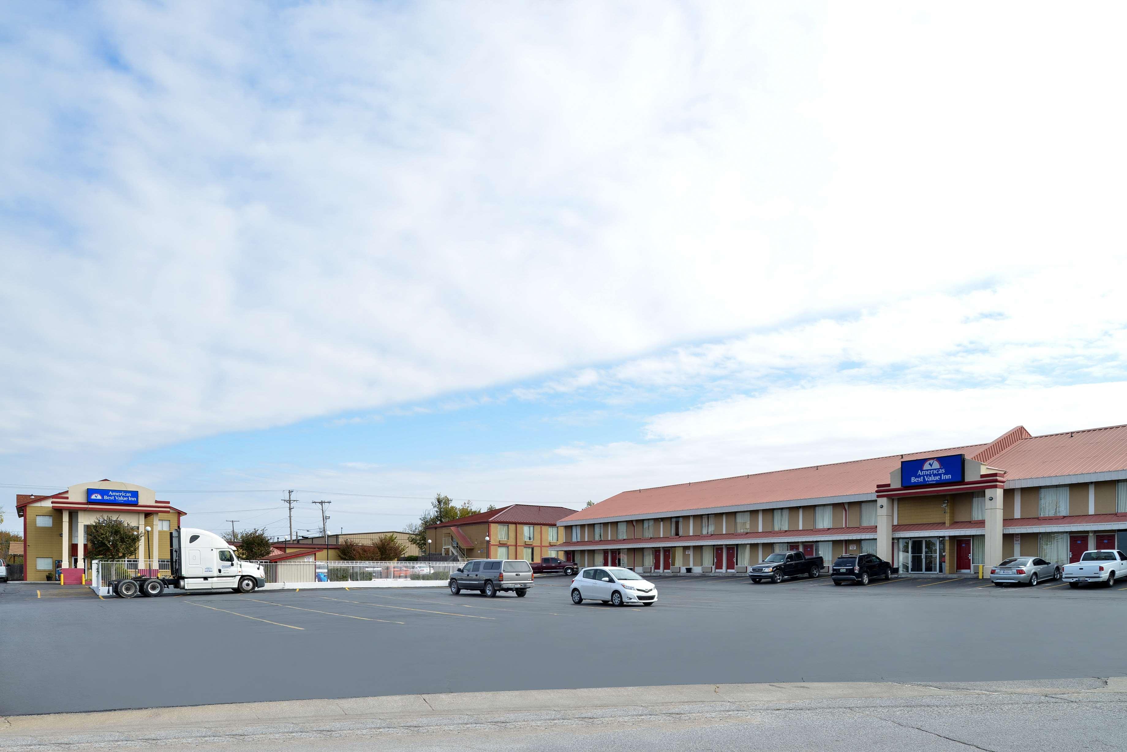 Americas Best Value Inn Tulsa I-44 Oakhurst Extérieur photo